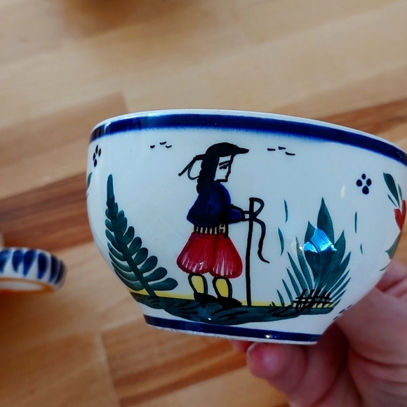 HB QUIMPER VINTAGE COFFEE CUPS SET of FOUR CIRCA 1968-83. - Picture 5 of 9